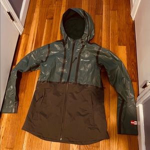Women’s MEDIUM Columbia OUTDRY jacket. No signs of wear! Smoke/pet free home.